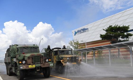 인천항 터미널 일대 제독하는 KM9 제독차