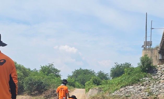 수중 수색 작업하는 소방대원들