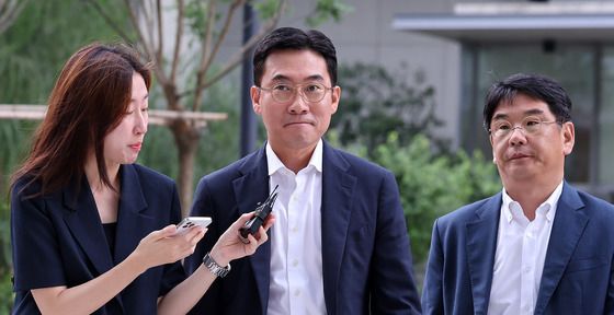 특검 출석하는 조영탁 대표