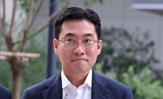 특검 출석하는 조영탁 대표