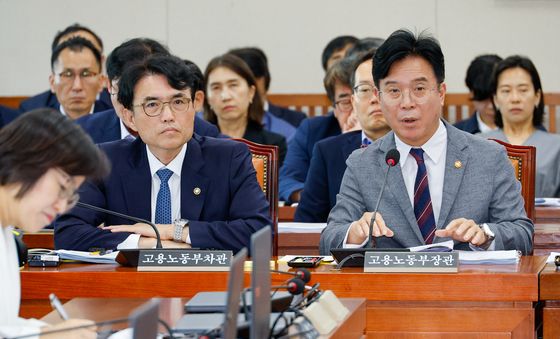 답변하는 김영훈 장관