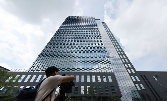 고용부·경찰, '노동자 추락사' DL건설 압수수색