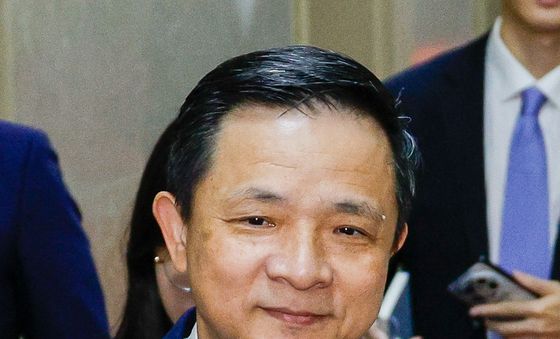 한중 국기 배지 단 다이빙 대사