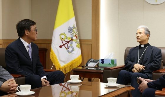 최휘영 장관, 한국천주교주교회의 의장주교 예방
