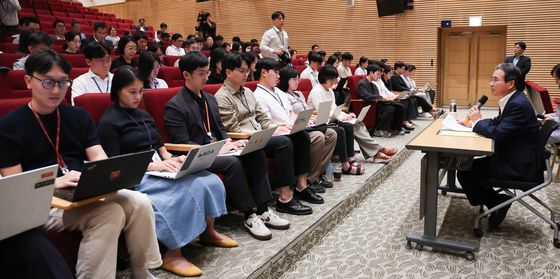 기자들 만난 김용범 정책실장