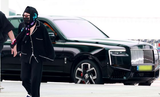 '샤넬+롤스로이스=GD'…집 한채 값 플렉스하고 뉴욕행