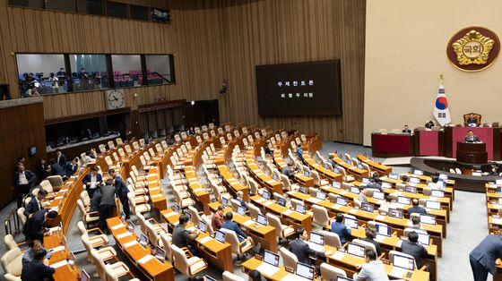 민주당 빈자리 속 무제한 토론