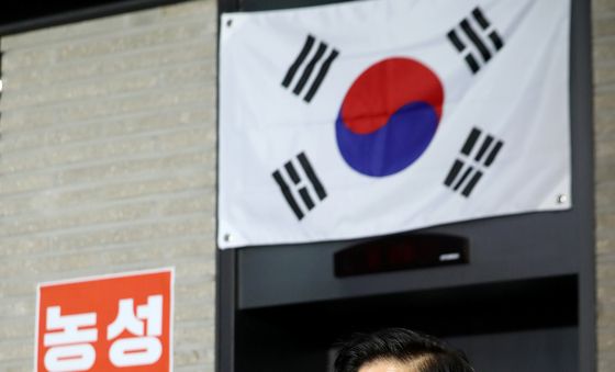 압수수색 저지 농성 중인 김문수 후보 '국민 보고'