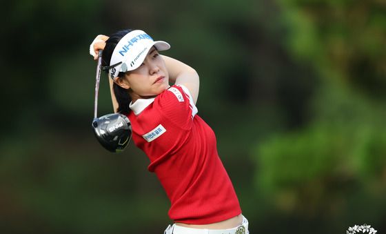 티샷 치는 박민지