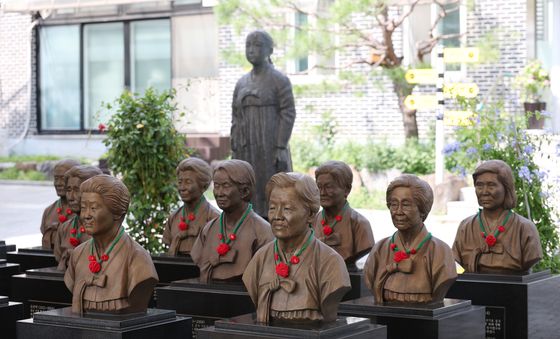 이재명 대통령 "위안부·강제징용 합의 뒤집는 것 바람직하지 않아"