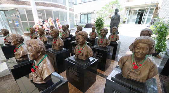 李대통령 "위안부 합의, 국가로서의 약속…뒤집는 건 바람직하지 않아"