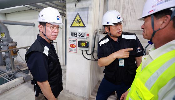 김영훈 고용부 장관, 제조업 사업장 불시점검