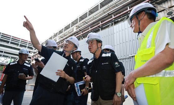 김영훈 고용부 장관, 제조업 사업장 불시점검