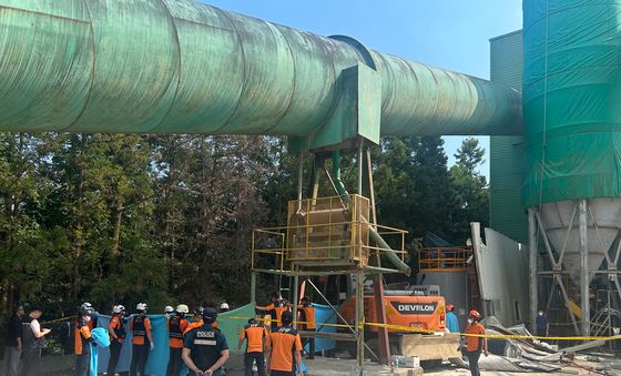 순천 레미콘 공장 질식 사고, 1명 병원 이송·2명 구조 중