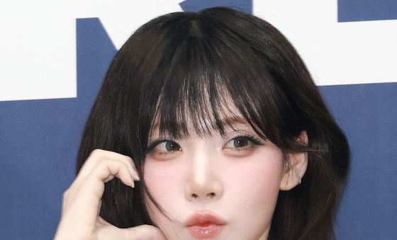 '비비 동생' 나경, 예쁜 볼 하트