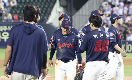 고개 숙인 롯데, 또 다시 연패 탈출 실패