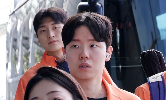 파리로 출국하는 서승재-김원호