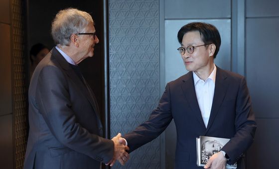 빌 게이츠 테라파워 회장과 인사하는 김정관 장관