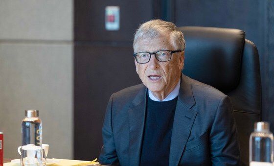 김정관 산업부 장관과 면담하는 빌 게이츠 회장