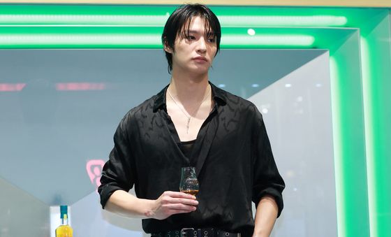 포즈 취하는 채종석