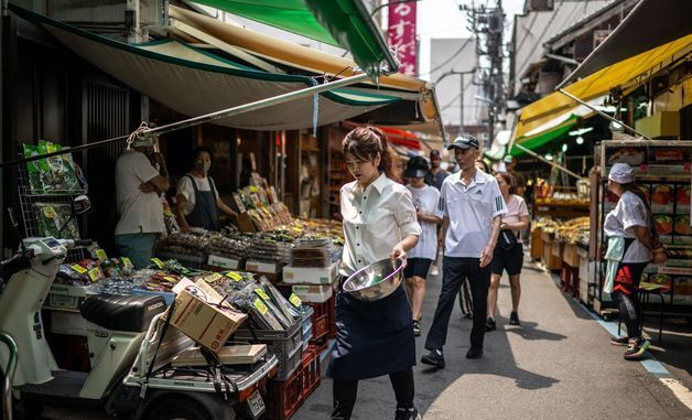 [포토] 도쿄 츠키지 시장에서 장 보는 시민들