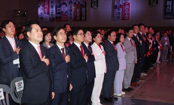 국민의례하는 국민의힘 당권 주자들