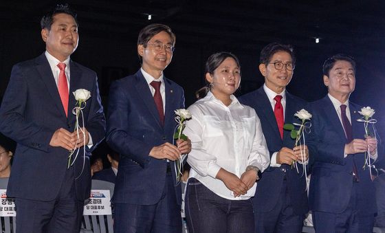 백장미 든 국민의힘 당권 주자들