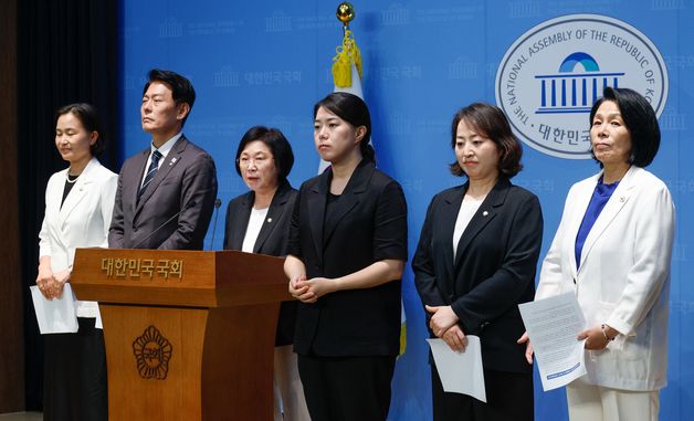 與 "故 이용마 기자 하늘에서 기뻐할 것"