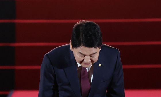 인사하는 안철수 당대표 후보