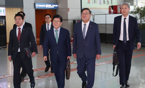 북경으로 향하는 중국 특사단