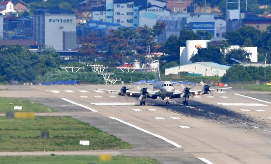 포항공항 방위각 구조물 개선 공사 중