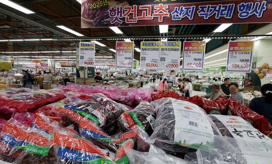 장바구니 물가 비상…시금치·오이·건고추 줄줄이 인상