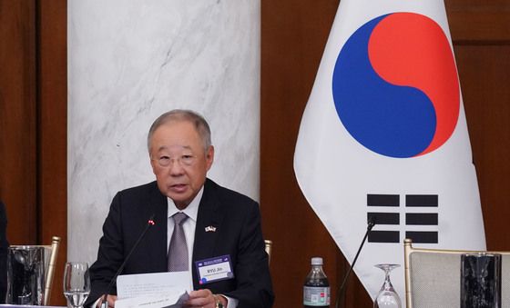 인사말하는 류진 한경협 회장