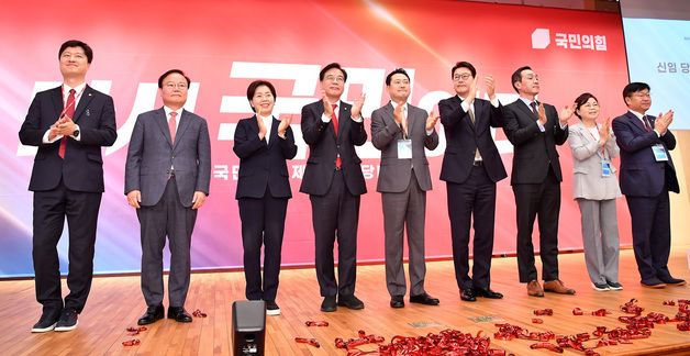 기념 촬영하는 장동혁 당 대표와 신임 지도부