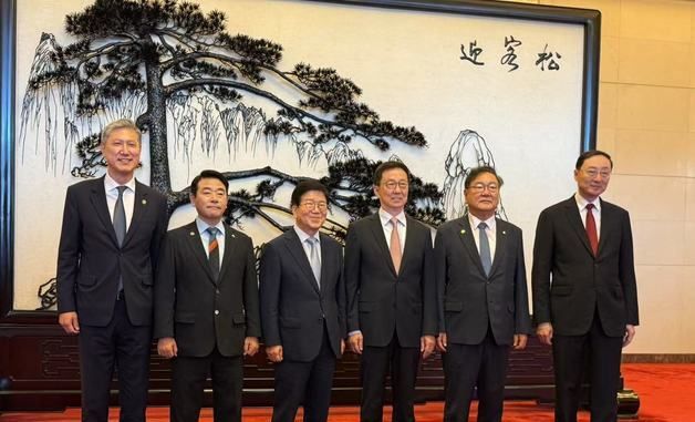 中한정 부주석과 만난 대통령 특사단