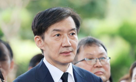 5.18묘지 방문한 조국 원장