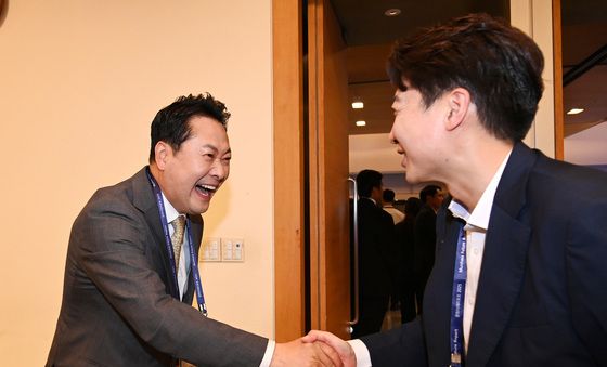 인사 나누는 장동혁 대표와 이준석 대표
