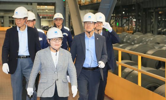 현대제철 당진제철소 찾은 국힘 기재위원들