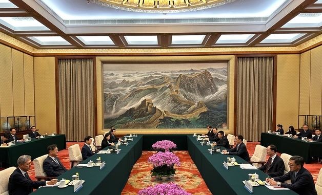 중국 한정 국가부주석 면담하는 대통령 특사단