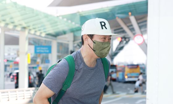 출국하는 김수로