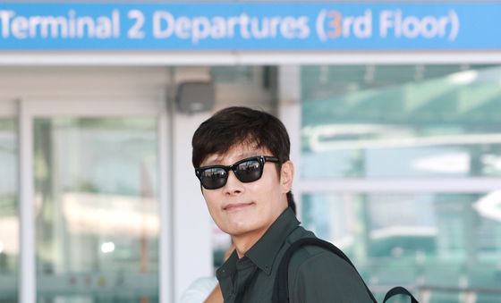 이병헌, 베니스영화제 참석 위해 출국