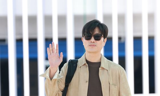 '어쩔수가없다' 박희순, 출국