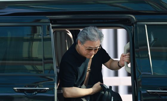 박찬욱 감독, 백팩에 깜찍한 키링 눈길