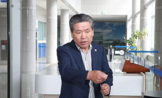 충북경찰청 출석하는 윤현우 충북체육회장