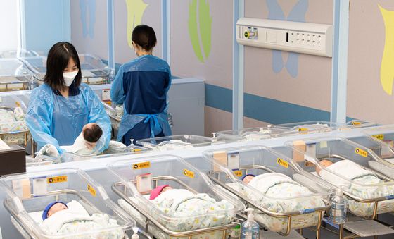 '응애~' 아기 울음 소리 커졌다.