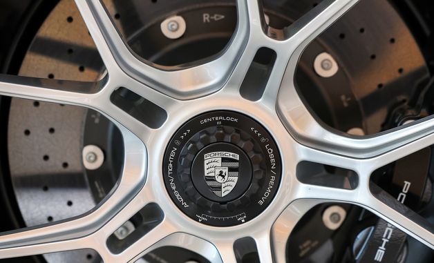 눈길 사로잡는 신형 911 GT3 투어링 패키지의 휠