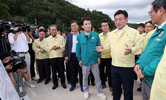 윤호중 장관, 강릉 가뭄 현장 점검