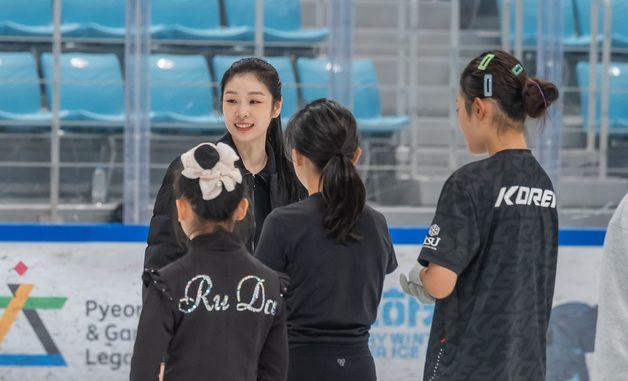 미소짓는 '피겨퀸' 김연아
