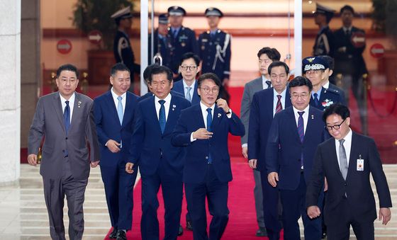 이재명 대통령 마중 나온 김민석 총리·정청래 대표·김병기 원내대표·윤호중 장관