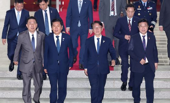 이재명 대통령 마중 나온 김민석 총리·정청래 대표·김병기 원내대표·윤호중 장관